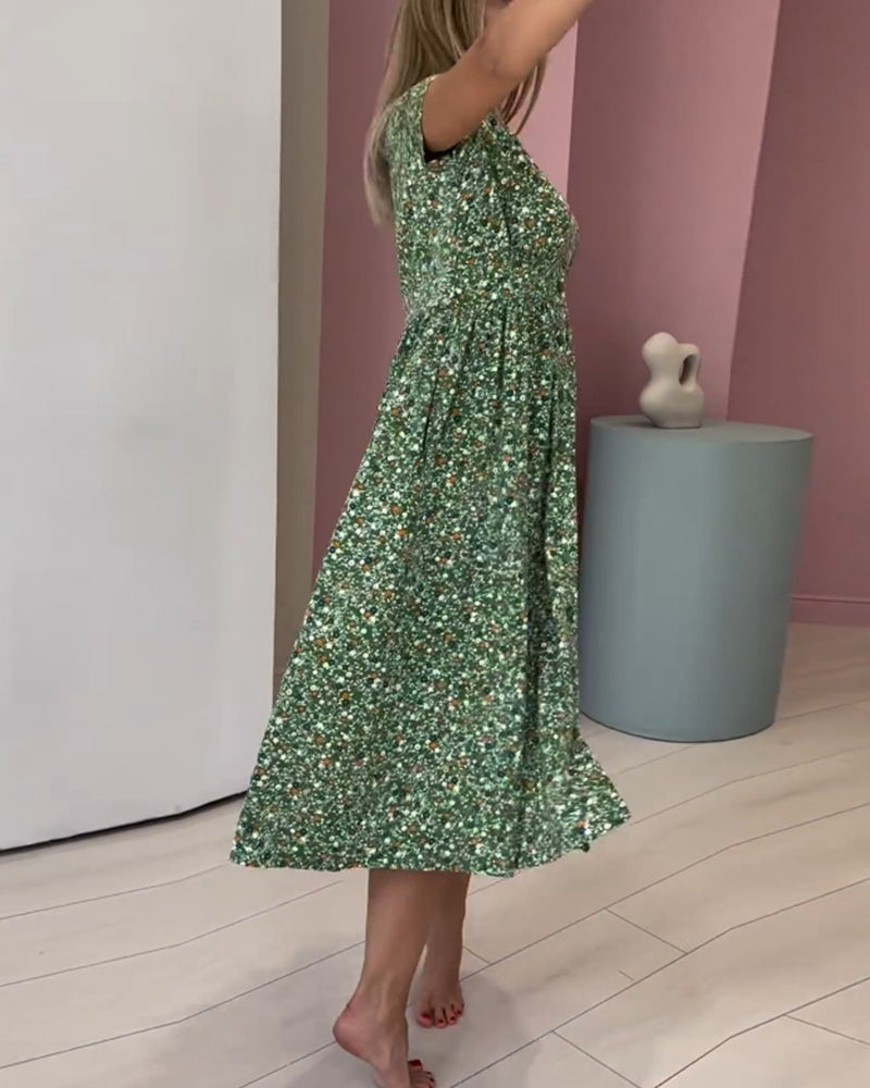 Kortärmad klänning med V-ringning och tryck