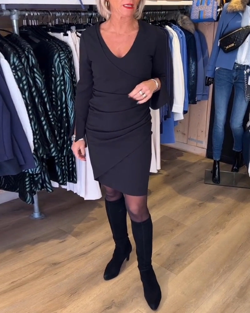 Klänning med V-hals och flarehylsa