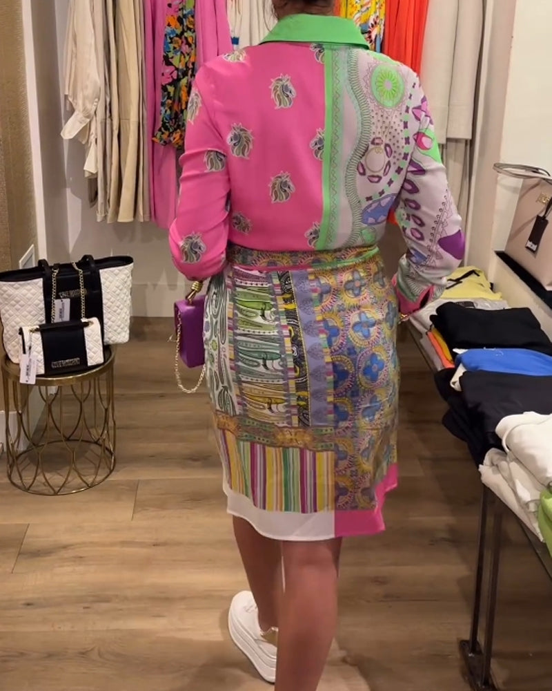 Färgglad klänning med slits