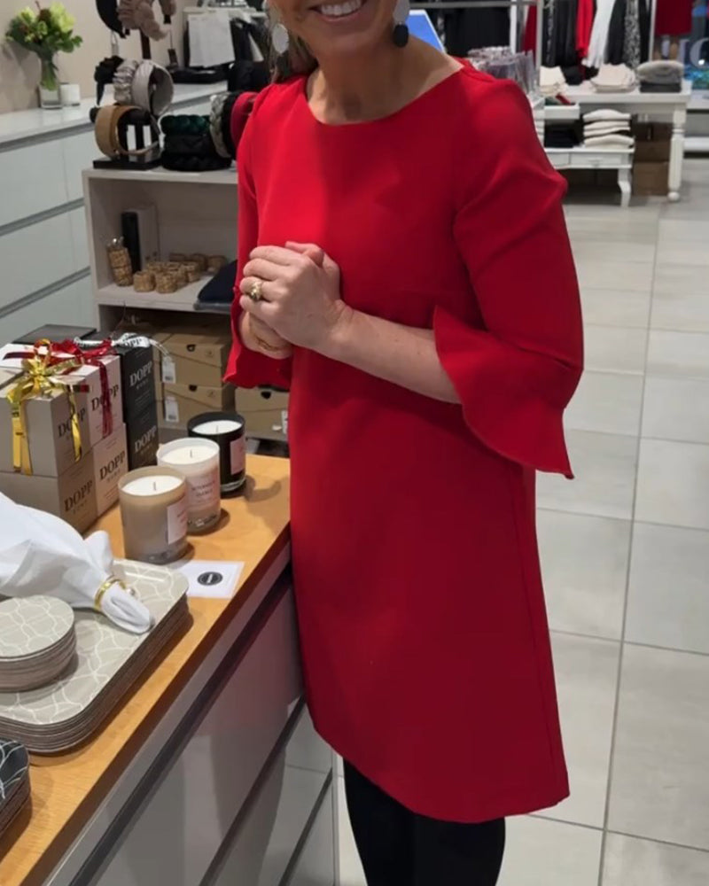 Enfärgad klänning med klockärm