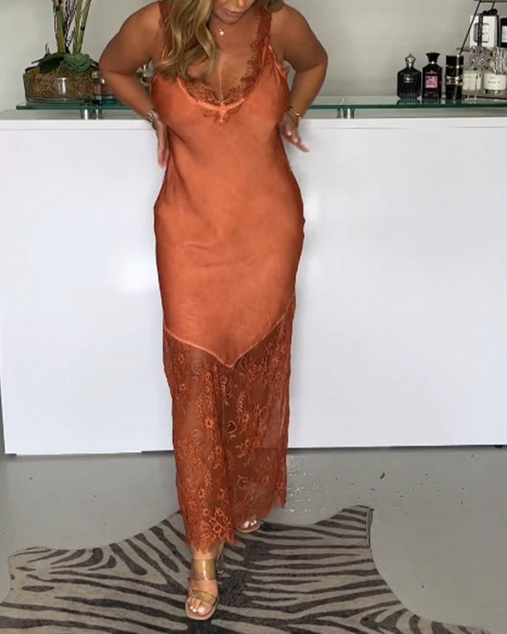 Enfärgad hängselklänning med spets