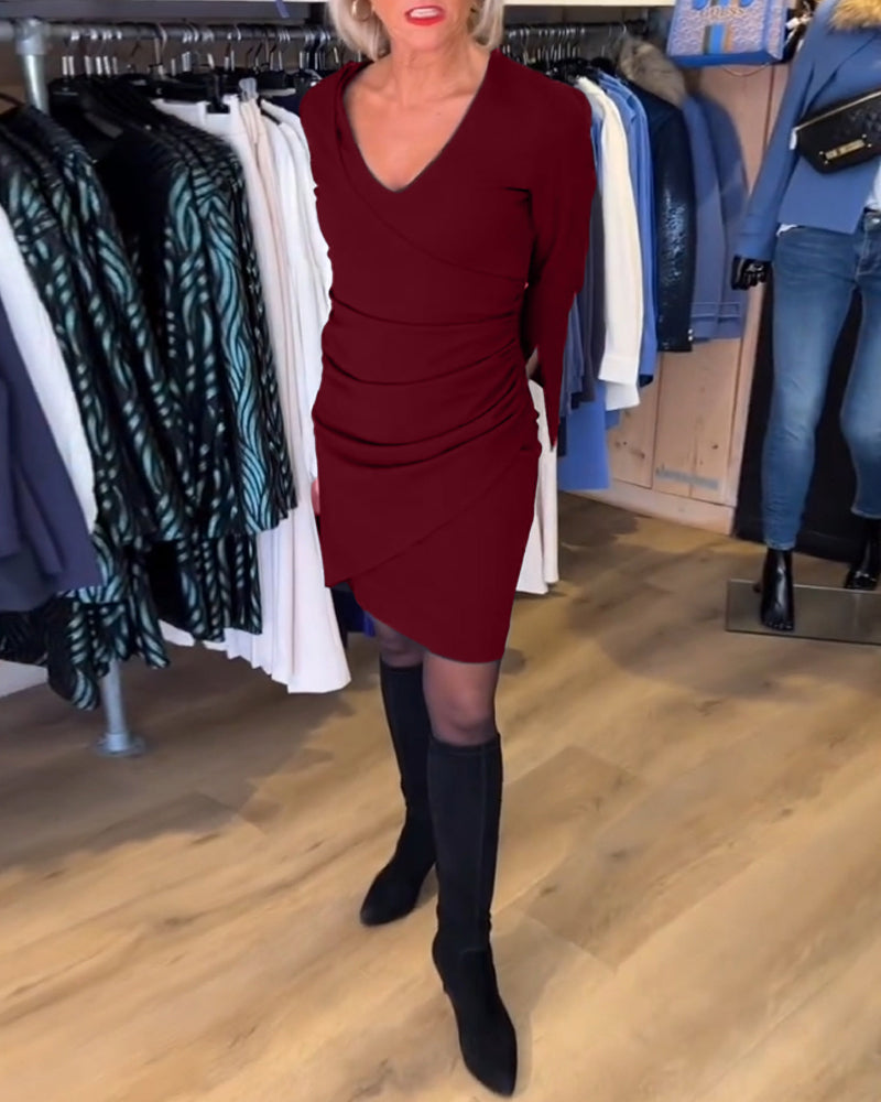 Klänning med V-hals och flarehylsa