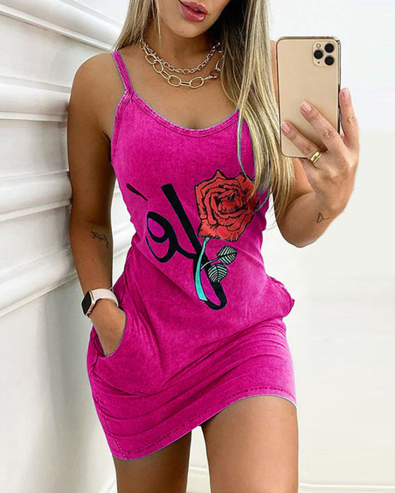 Klänning med rostryck och slimmad slip