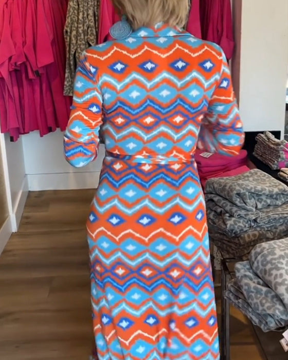 Färgglad tryckt klänning med axelband