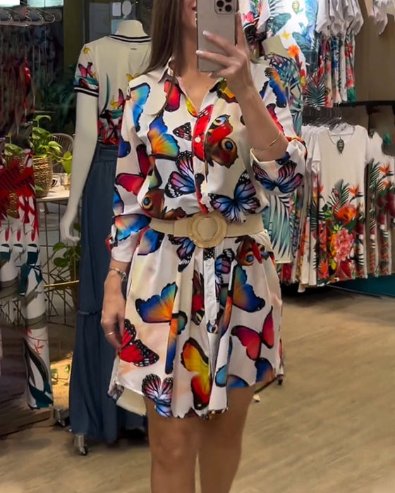 Klänning med fjärilstryck och lös passform