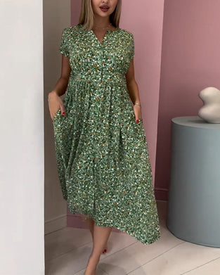 Kortärmad klänning med V-ringning och tryck