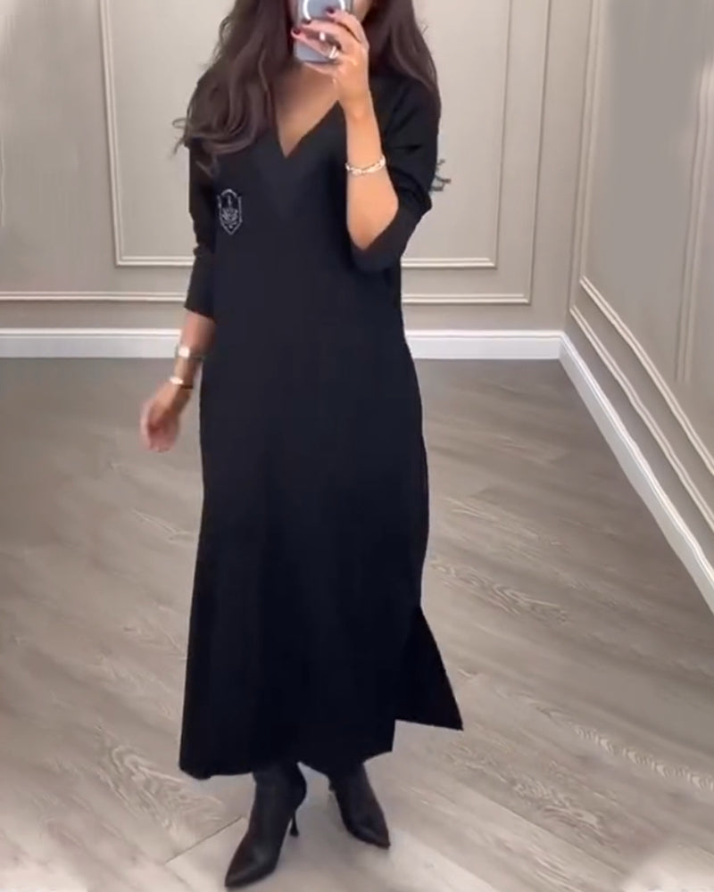 Elegant klänning med v-ringad sidosprund