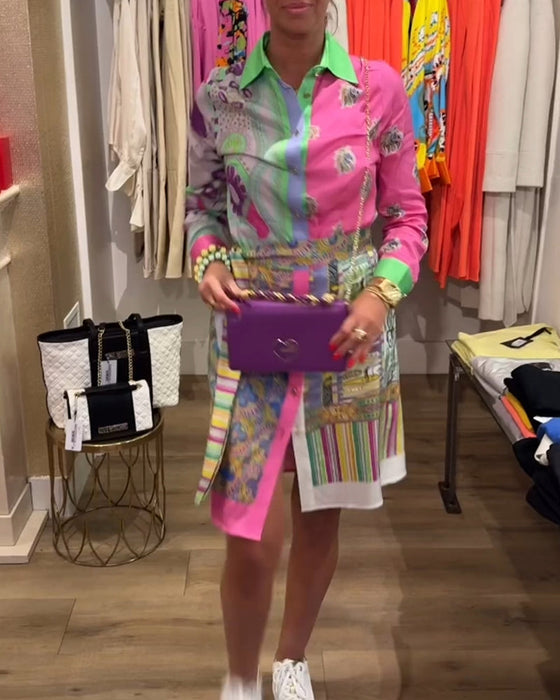 Färgglad klänning med slits