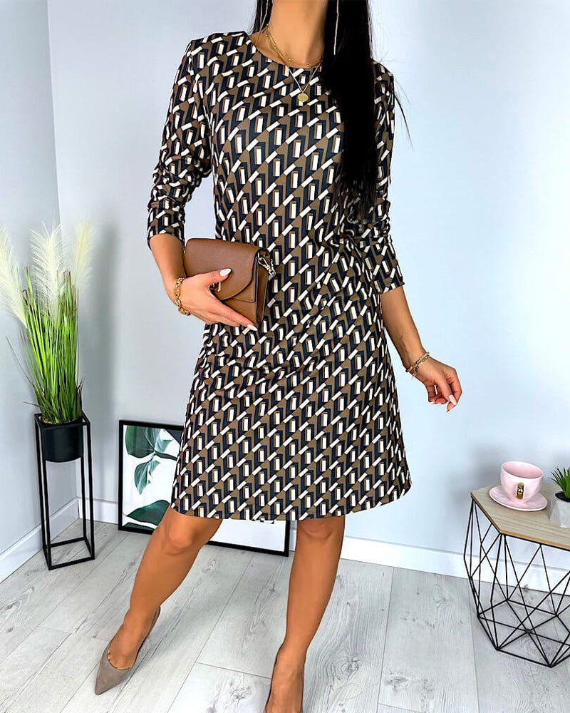 Elegant A-formad klänning med rund halsringning