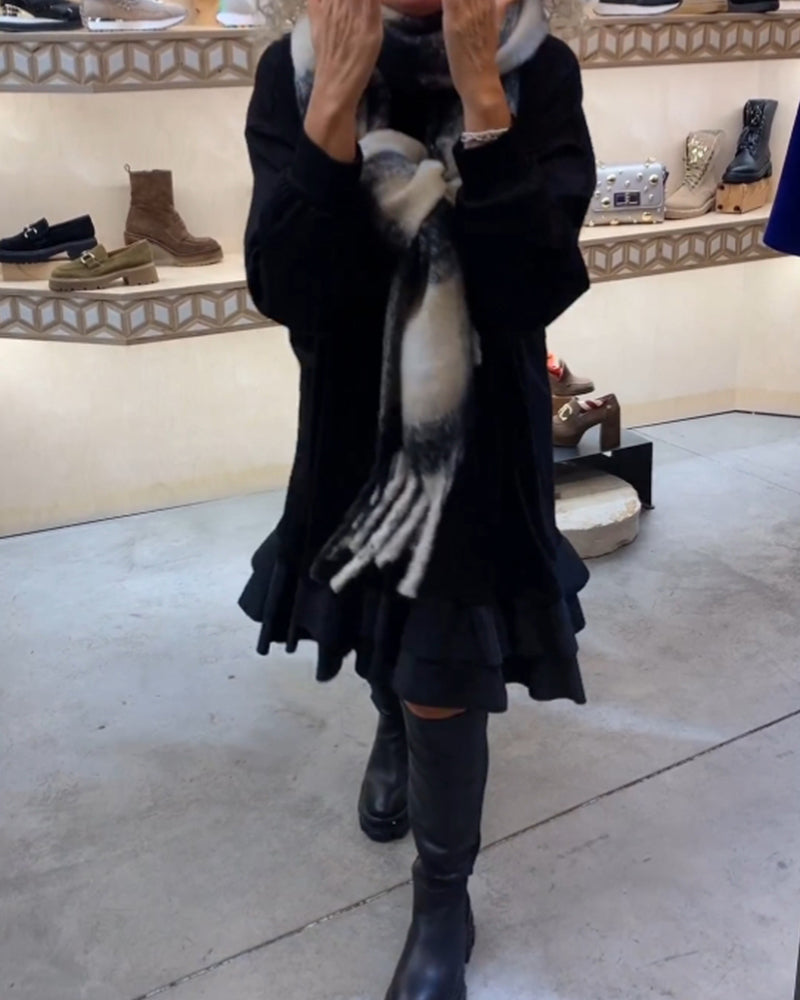 Klänning med elegant siluett och långa ärmar