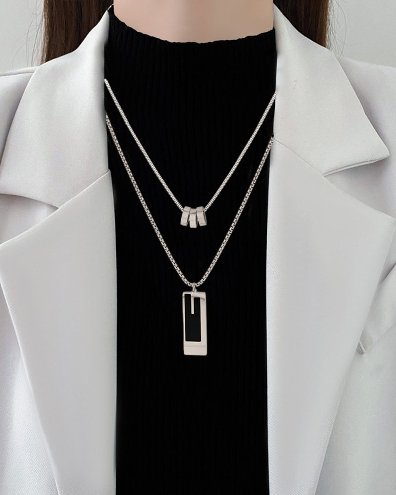 Dubbelt långt halsband i titanstål