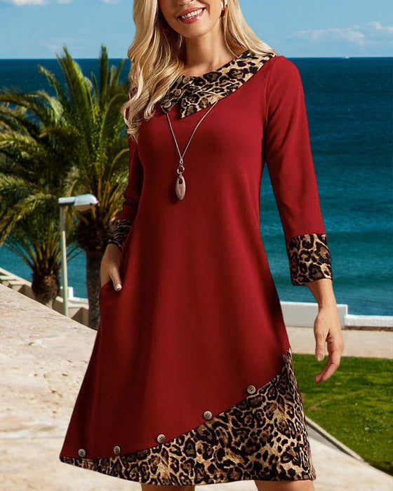 Klänning med leopard och färgblocks tryck