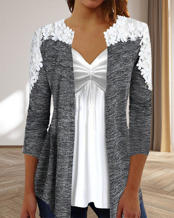 Elegant topp med V-ringning och spets