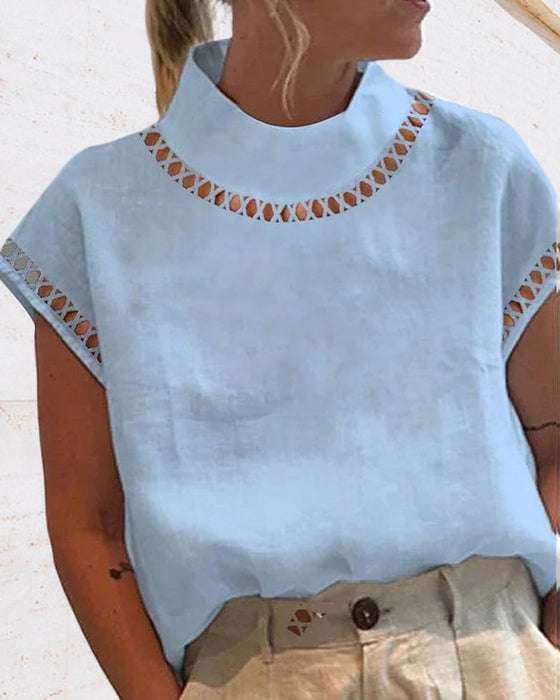 Enfärgad skjorta med spetsstativ krage