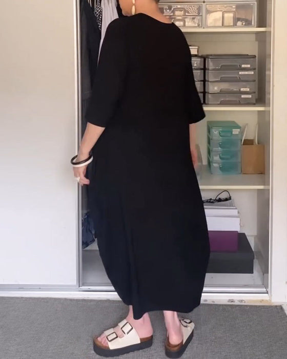 Enfärgad enkel klänning med rund hals