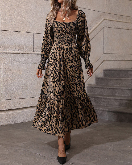 Maxiklänning med tryck och fyrkantig hals