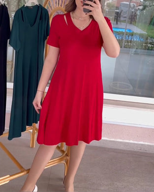 Klänning med korta ärmar och enfärgad