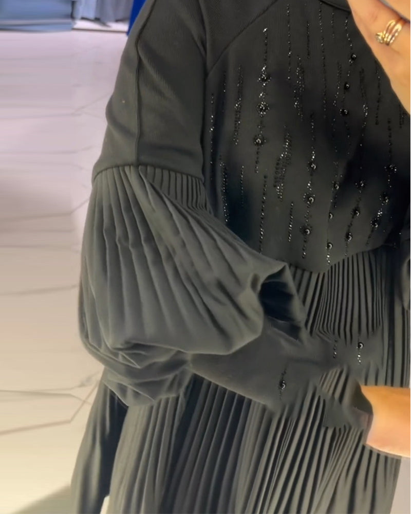 Klänning med ballongärmar och stativkrage