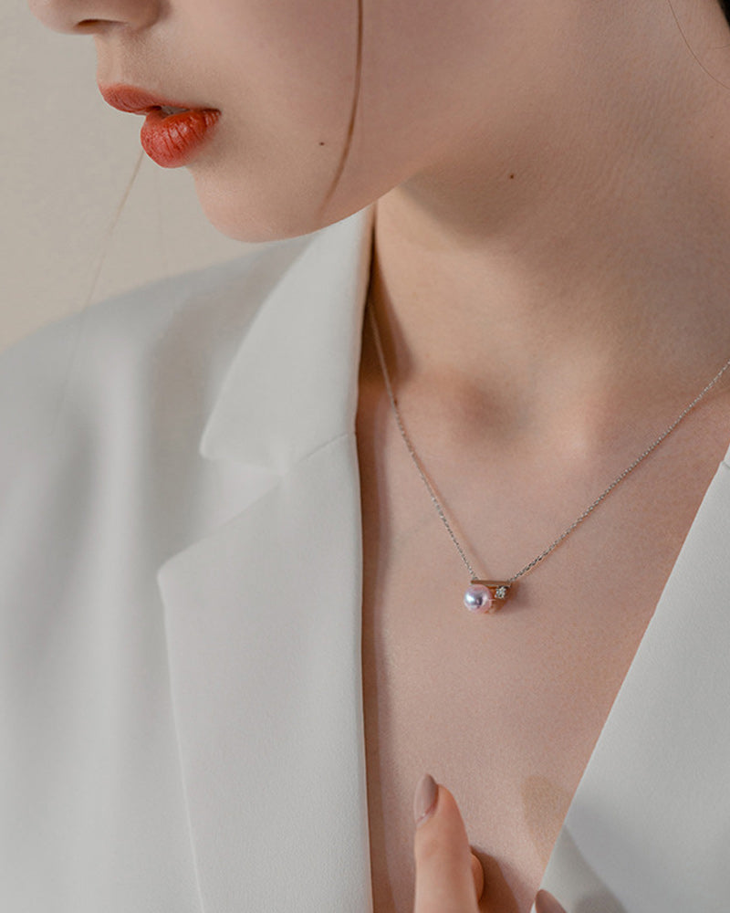 Enkla pärlörhängen och pärlhalsband