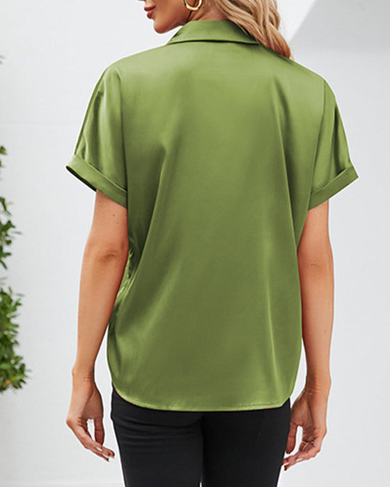 Kortärmad blus med knappsatäng