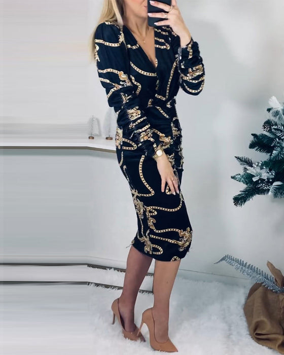 Klänning med slits och nyp i midjan