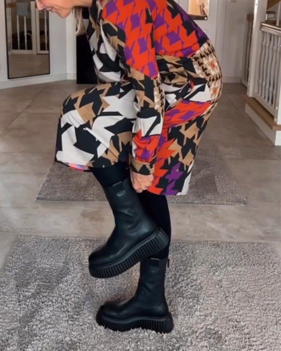 Klänning med v-ringning och långa ärmar