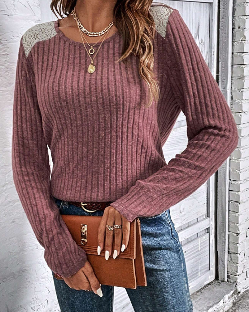 Långärmad spets i panel med rund hals