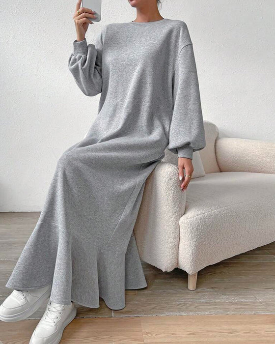 Lös klänning med långa ärmar och fickor