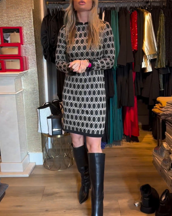 Knälång Klänning med prickigt tryck