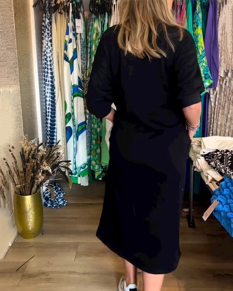 Enfärgad klänning med rund halsringning