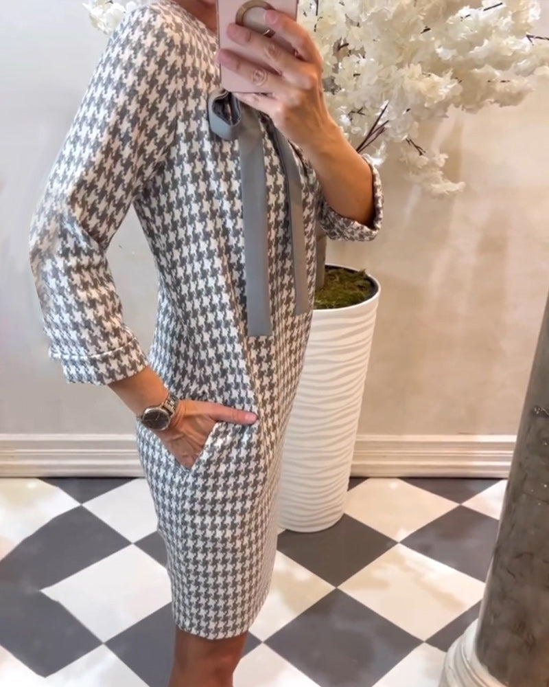 Klänning med elegant stil och houndstooth mönster