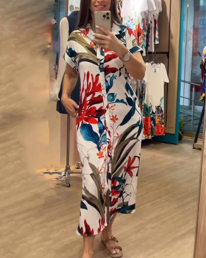 Klänning med korta ärmar och tryckt mönster