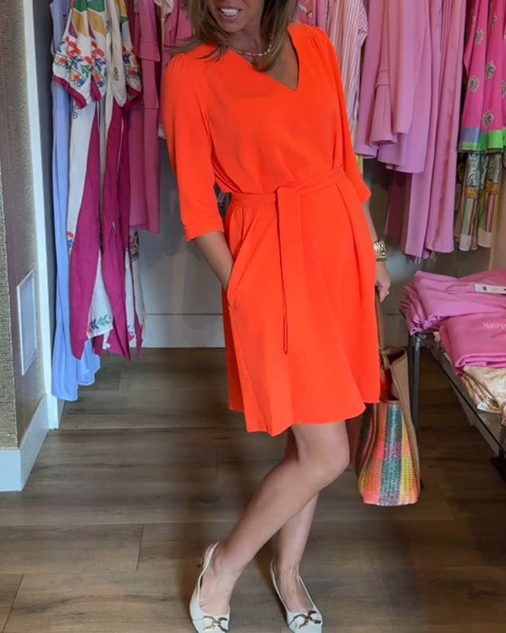 Midi-ärmad enfärgad klänning med bälte