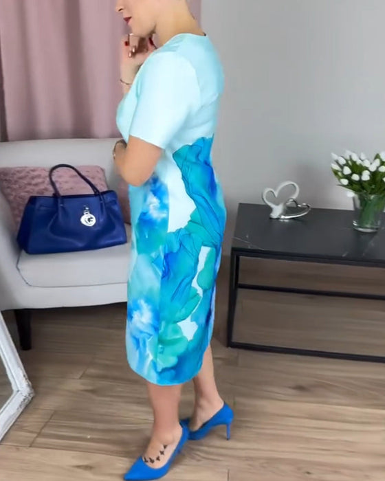 Klänning med korta ärmar och tryck och lös passform