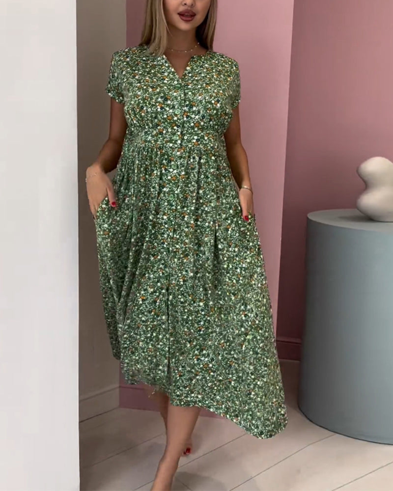 Kortärmad klänning med V-ringning och tryck