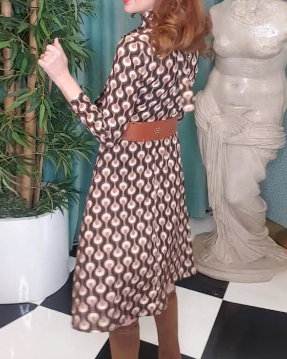 Elegant 3/4-ärmad klänning med tryck