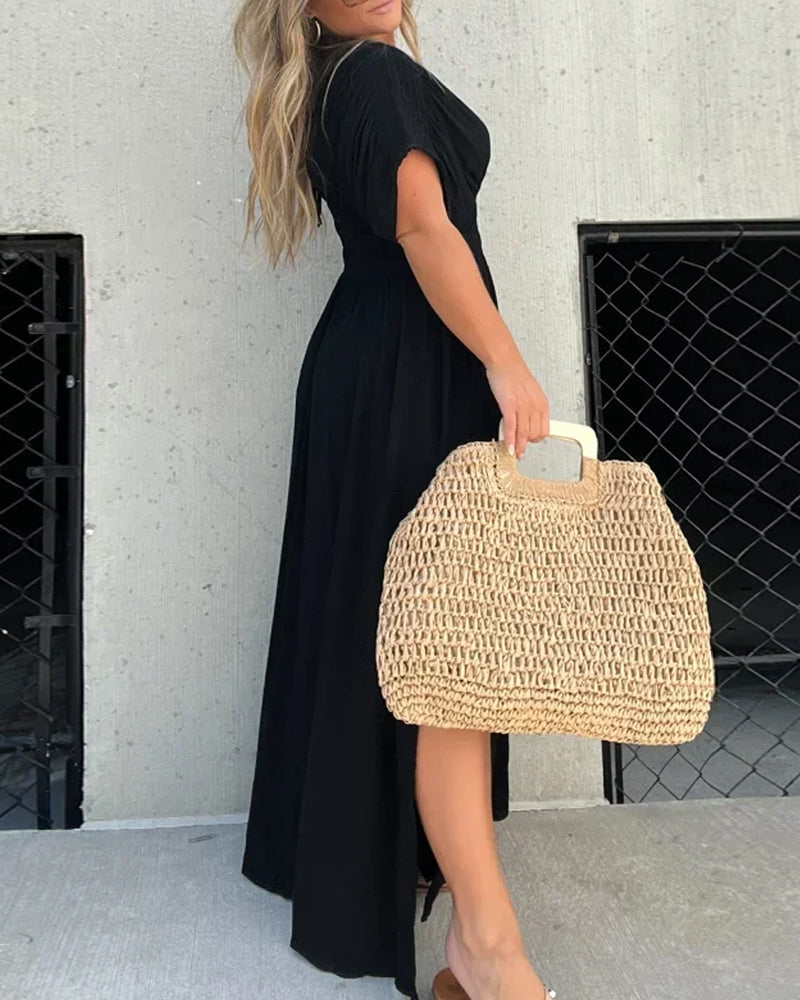 Klänning med djup V-splits och fickor