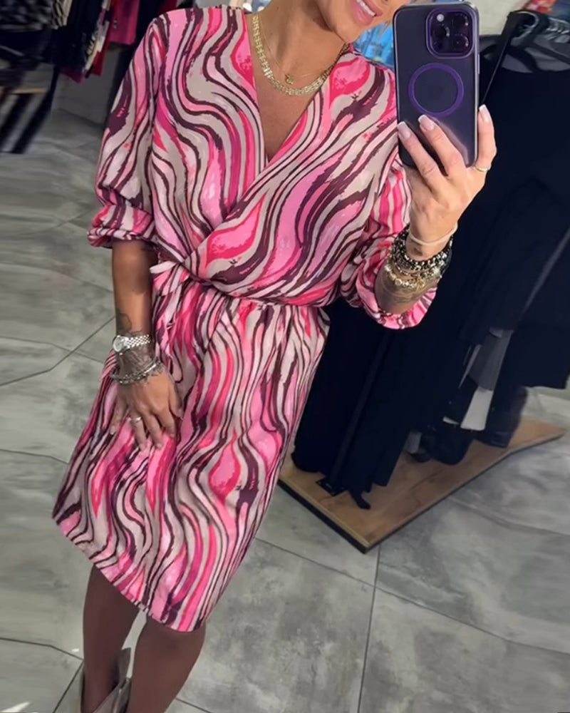 Klänning med färgglatt tryck och knälång