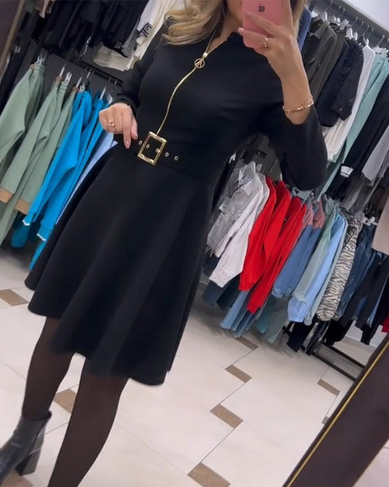 Enkel enfärgad klänning med dragkedja