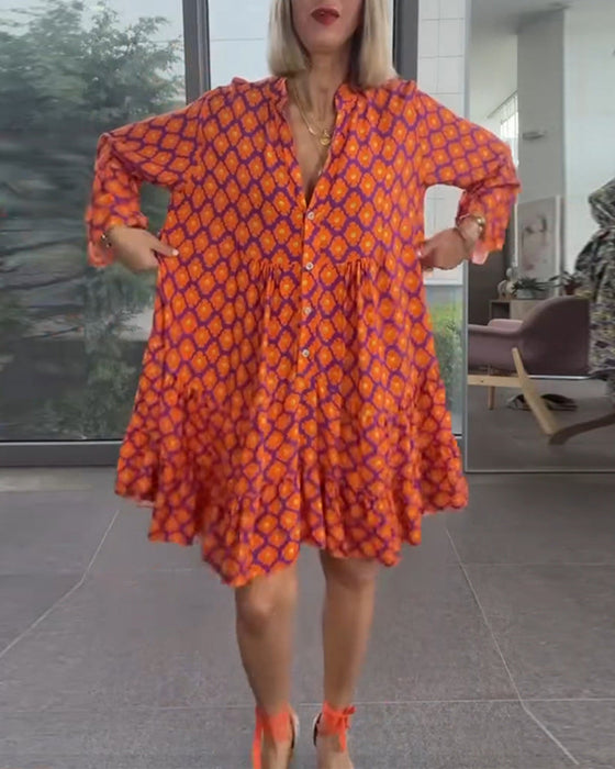 Klänning med V-ringning och elegant stil och tryck