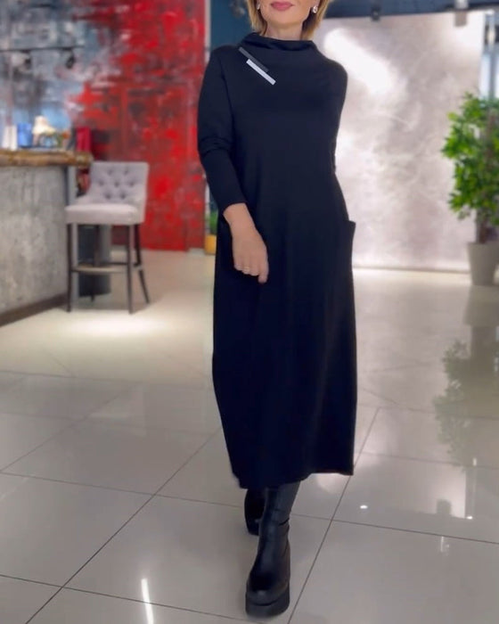 Enfärgad Klänning Med Rund Hals Och Fickor