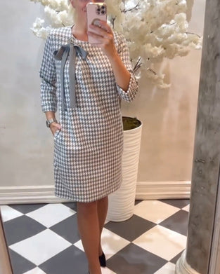 Klänning med elegant stil och houndstooth mönster