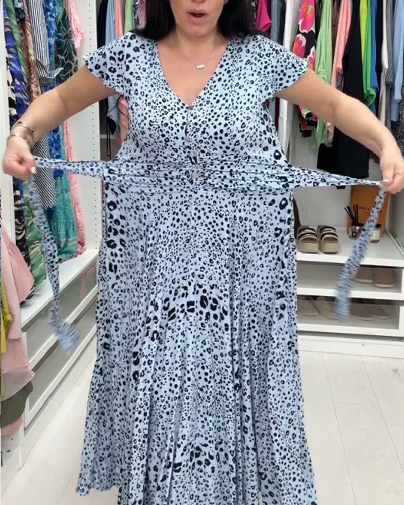 Kortärmad klänning med V-ringning