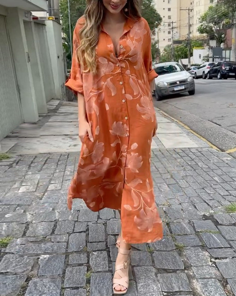 Klänning med knappar och veckade ärmar