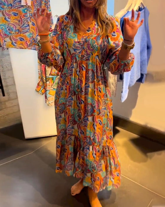 Lång klänning med A-linjetryck och V-ringning