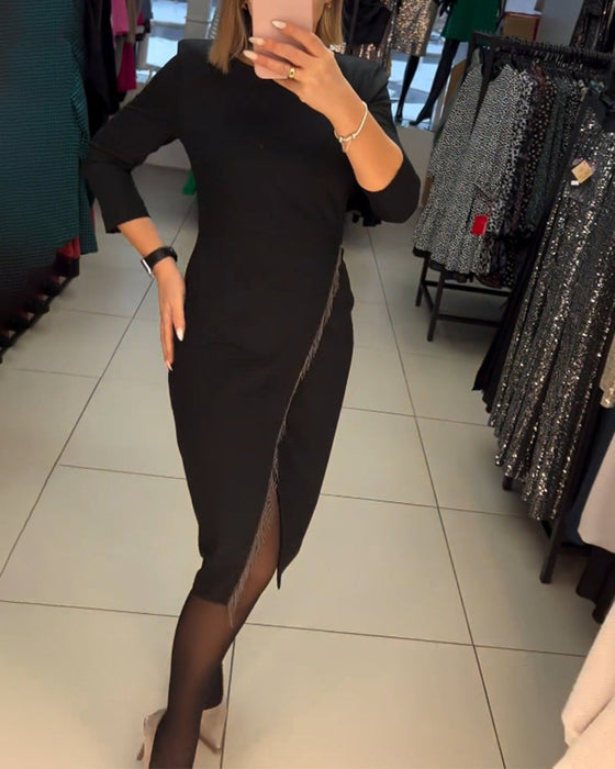 Klänning med rund hals och sned delning