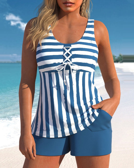 Tankini baddräkt med ränder och konservativ passform