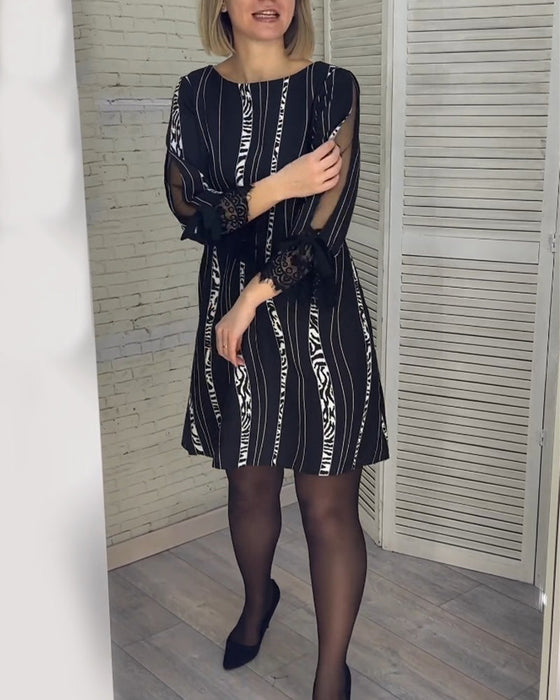 Klänning med knälång och ränder