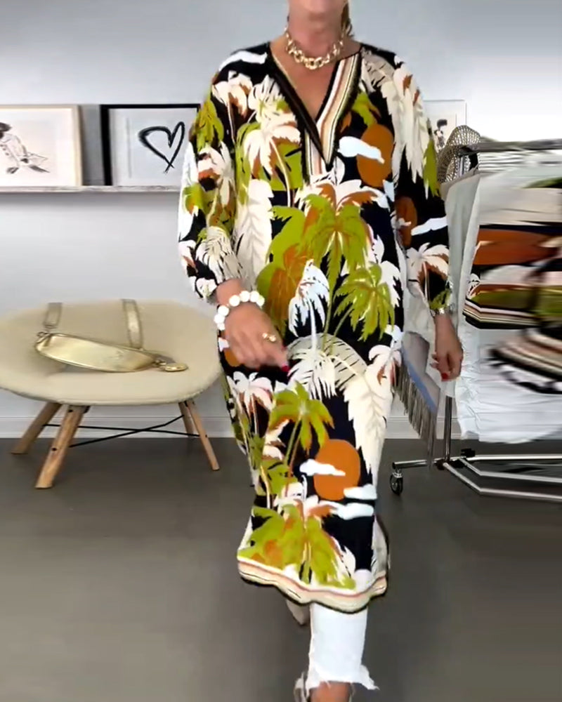 Klänning med kokosnötstryck och V-ringning