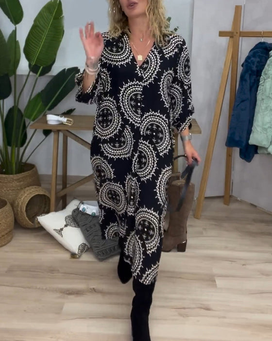 Klänning med V-ringning och långa ärmar